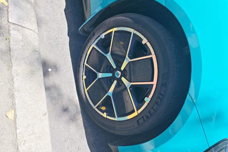 Used Xiaomi Auto SU7 2024 Rear-Drive Ultra-Long Range Advanced Pro-Level Intelligent Driving Version Right Front Wheel Hub