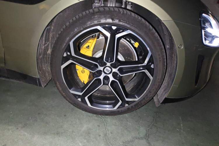 Used Xiaomi Auto SU7 2024 Four-Wheel Drive Ultra-Long Range Advanced Intelligent Driving Max Edition Right Front Wheel Hub