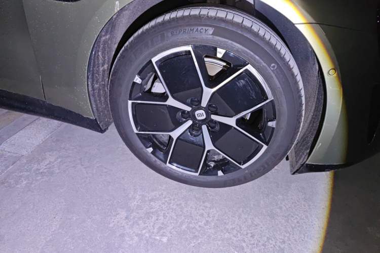 Used Xiaomi Auto SU7 2024 Rear-Drive Standard Founder Edition Right Front Wheel Hub