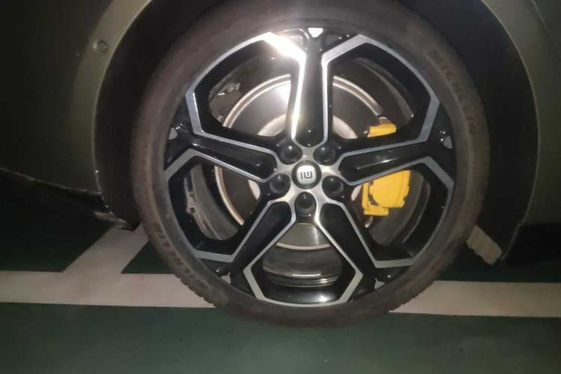 Used Xiaomi Auto SU7 2024 Rear-Drive Long-Range Intelligent Driving Version Right Front Wheel Hub