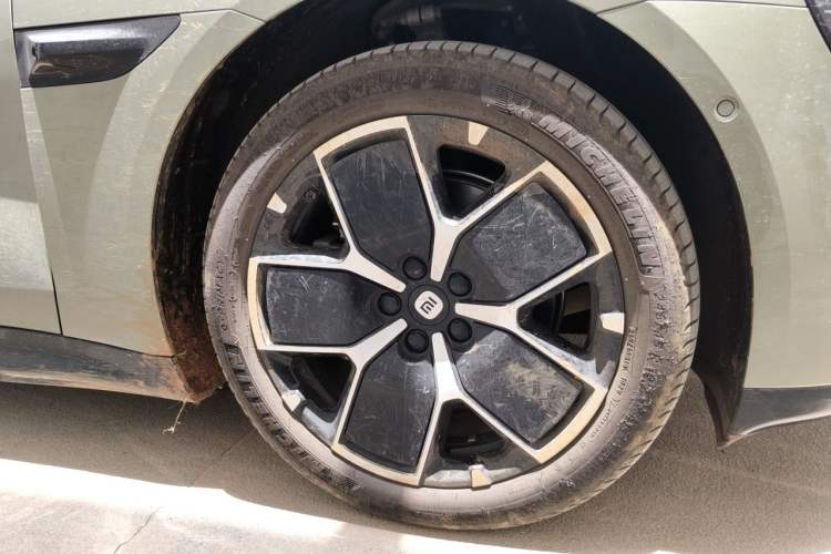 Used Xiaomi Auto SU7 2024 Rear-Drive Long-Range Intelligent Driving Version Right Front Wheel Hub