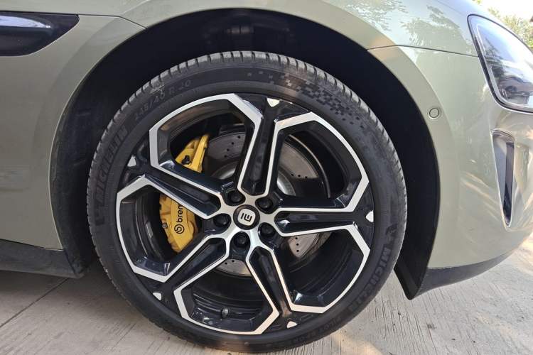 Used Xiaomi Auto SU7 2024 Rear-Drive Long-Range Intelligent Driving Version Right Front Wheel Hub