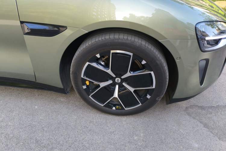 Used Xiaomi Auto SU7 2024 Rear-Drive Long-Range Intelligent Driving Version Right Front Wheel Hub
