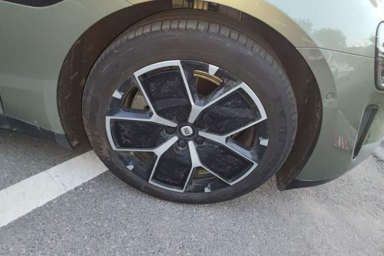 Used Xiaomi Auto SU7 2024 Rear-Drive Long-Range Intelligent Driving Version Right Front Wheel Hub