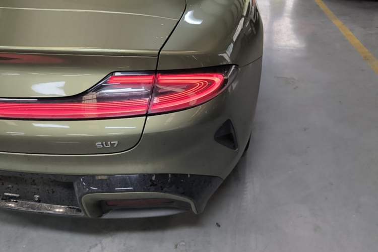 Used Xiaomi Auto SU7 2024 Rear-Drive Long-Range Intelligent Driving Version Right Rear Taillight