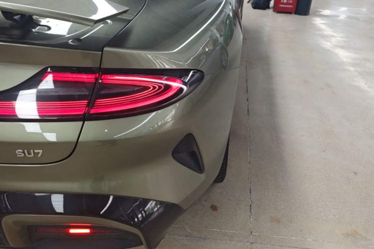 Used Xiaomi Auto SU7 2024 Rear-Drive Long-Range Intelligent Driving Version Right Rear Taillight