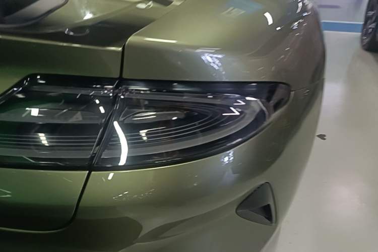 Used Xiaomi Auto SU7 2024 Four-Wheel Drive Ultra-Long Range Advanced Intelligent Driving Max Edition Right Rear Taillight