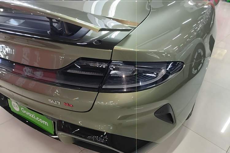 Used Xiaomi Auto SU7 2024 Four-Wheel Drive Ultra-Long Range Advanced Intelligent Driving Max Edition Right Rear Taillight