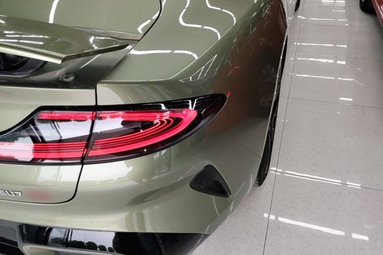 Used Xiaomi Auto SU7 2024 Four-Wheel Drive Ultra-Long Range Advanced Intelligent Driving Max Edition Right Rear Taillight