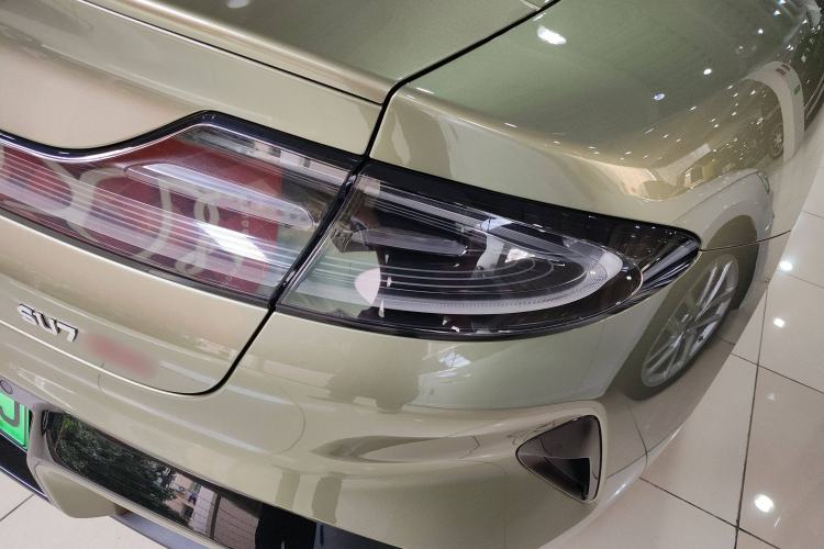 Used Xiaomi Auto SU7 2024 Four-Wheel Drive Ultra-Long Range Advanced Intelligent Driving Max Edition Right Rear Taillight