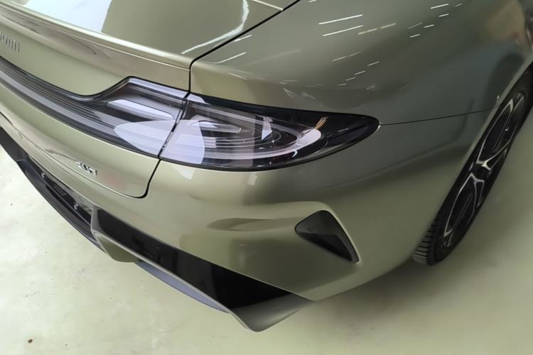 Used Xiaomi Auto SU7 2024 Four-Wheel Drive Ultra-Long Range Advanced Intelligent Driving Max Edition Right Rear Taillight