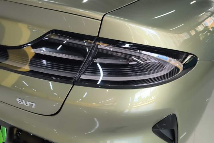 Used Xiaomi Auto SU7 2024 Rear-Drive Long-Range Intelligent Driving Version Right Rear Taillight