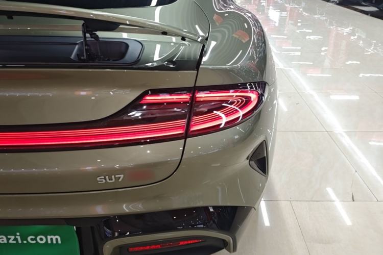 Used Xiaomi Auto SU7 2024 Four-Wheel Drive Ultra-Long Range Advanced Intelligent Driving Max Edition Right Rear Taillight