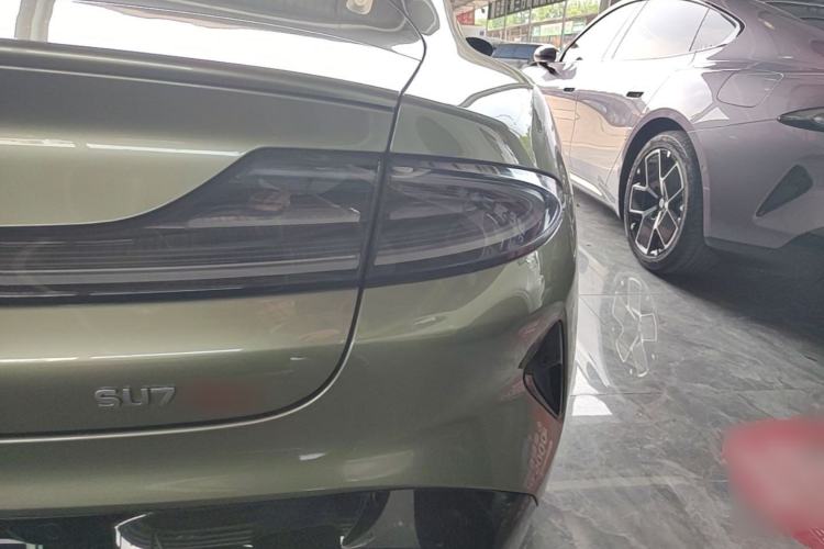 Used Xiaomi Auto SU7 2024 Four-Wheel Drive Ultra-Long Range Advanced Intelligent Driving Max Edition Right Rear Taillight