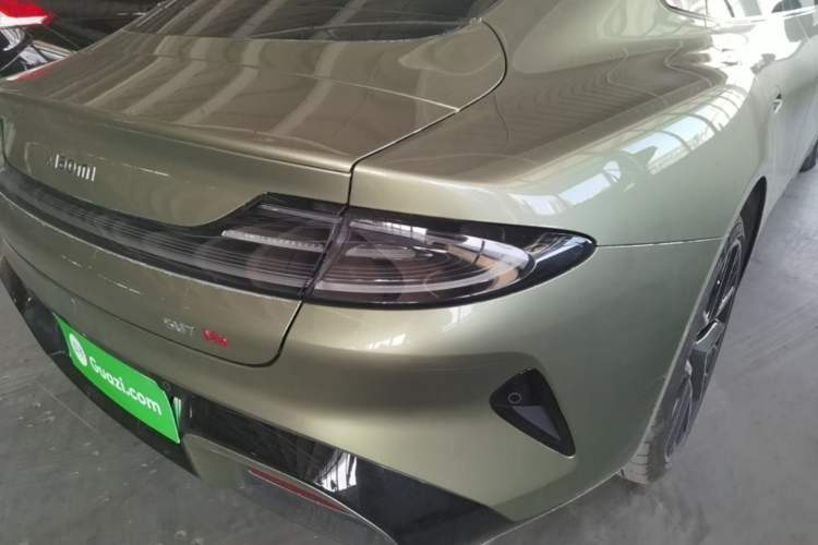 Used Xiaomi Auto SU7 2024 Four-Wheel Drive Ultra-Long Range Advanced Intelligent Driving Max Edition Right Rear Taillight