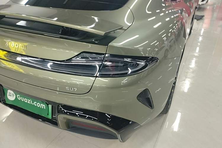 Used Xiaomi Auto SU7 2024 Rear-Drive Ultra-Long Range Advanced Pro-Level Intelligent Driving Version Right Rear Taillight