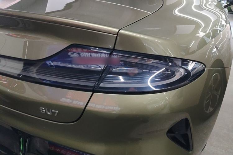 Used Xiaomi Auto SU7 2024 Rear-Drive Long-Range Intelligent Driving Version Right Rear Taillight