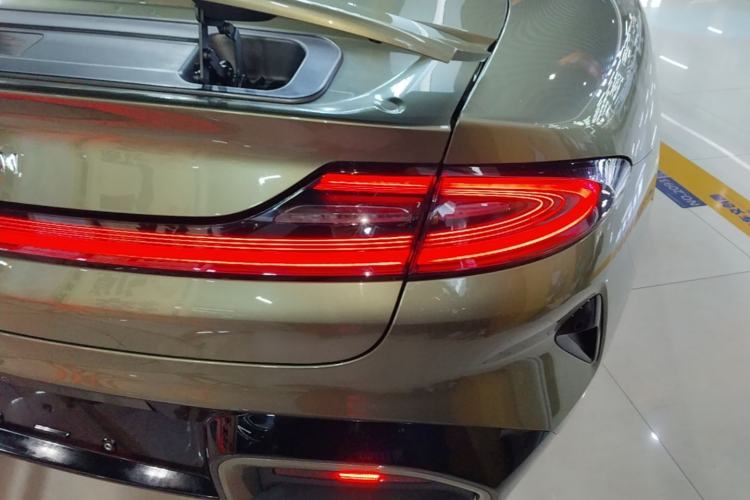 Used Xiaomi Auto SU7 2024 Rear-Drive Ultra-Long Range Advanced Pro-Level Intelligent Driving Version Right Rear Taillight
