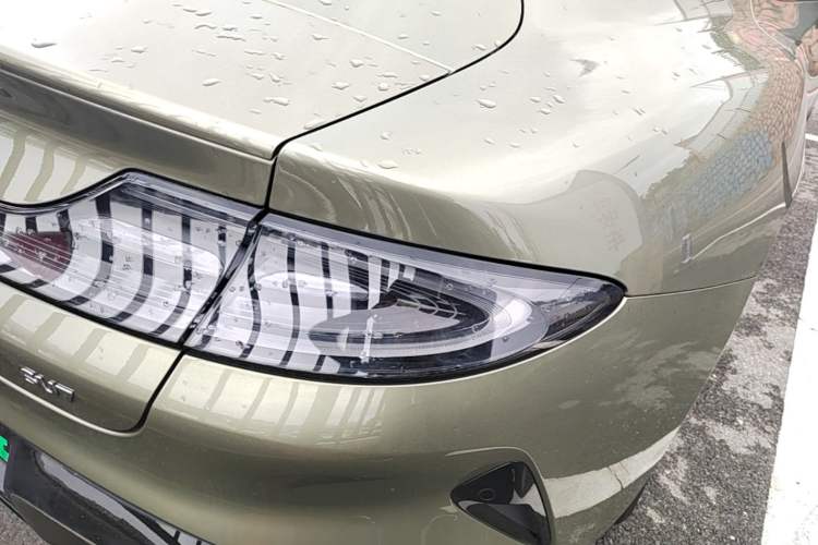 Used Xiaomi Auto SU7 2024 Rear-Drive Long-Range Intelligent Driving Version Right Rear Taillight