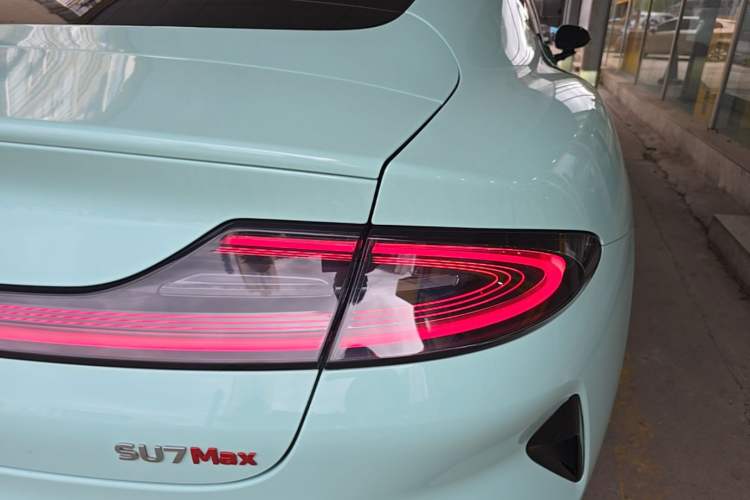 Used Xiaomi Auto SU7 2024 Four-Wheel Drive Ultra-Long Range Advanced Intelligent Driving Max Edition Right Rear Taillight