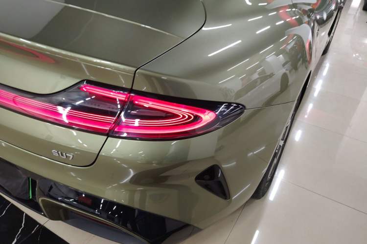 Used Xiaomi Auto SU7 2024 Rear-Drive Standard Founder Edition Right Rear Taillight