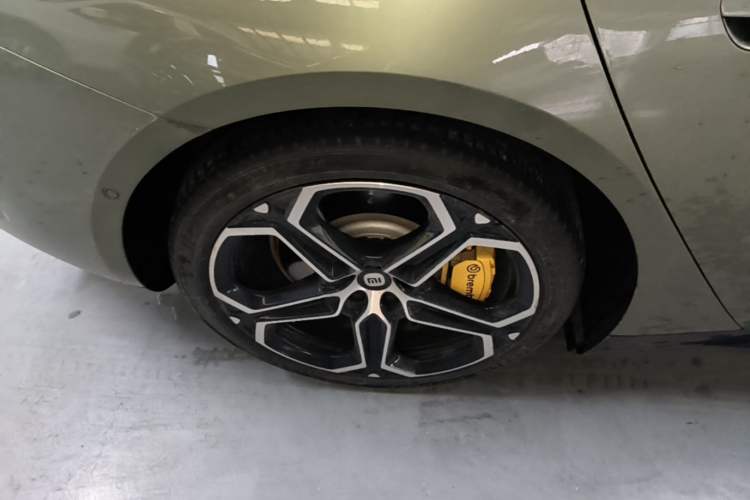Used Xiaomi Auto SU7 2024 Rear-Drive Long-Range Intelligent Driving Version Right Rear Wheel Hub