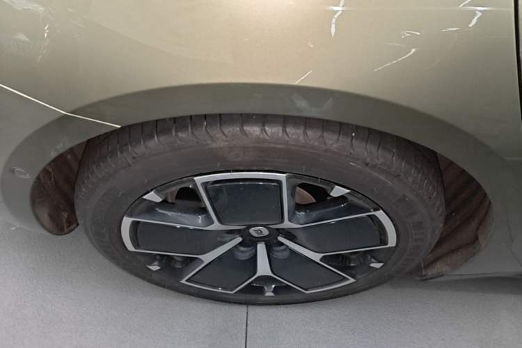 Used Xiaomi Auto SU7 2024 Rear-Drive Ultra-Long Range Advanced Pro-Level Intelligent Driving Version Right Rear Wheel Hub