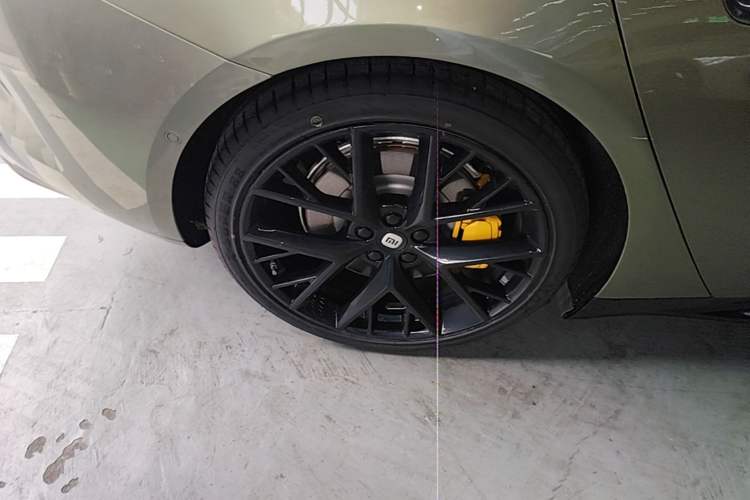 Used Xiaomi Auto SU7 2024 Four-Wheel Drive Ultra-Long Range Advanced Intelligent Driving Max Edition Right Rear Wheel Hub