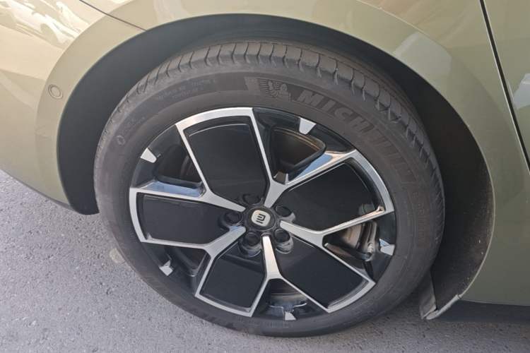 Used Xiaomi Auto SU7 2024 Rear-Drive Standard Founder Edition Right Rear Wheel Hub