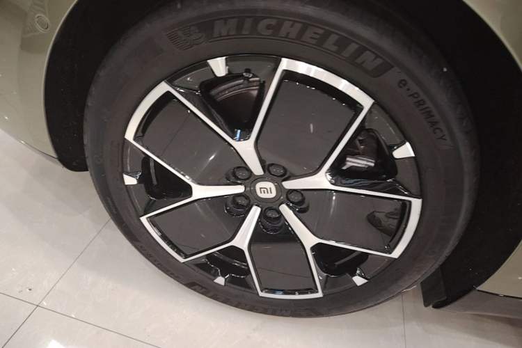 Used Xiaomi Auto SU7 2024 Rear-Drive Long-Range Intelligent Driving Version Right Rear Wheel Hub