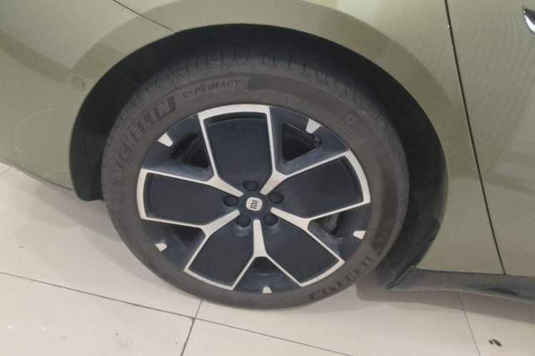 Used Xiaomi Auto SU7 2024 Rear-Drive Long-Range Intelligent Driving Version Right Rear Wheel Hub