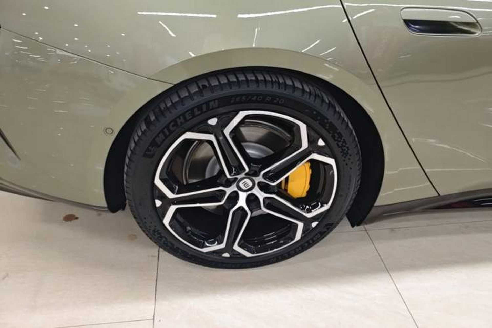 Used Xiaomi Auto SU7 2024 Four-Wheel Drive Ultra-Long Range Advanced Intelligent Driving Max Edition Right Rear Wheel Hub