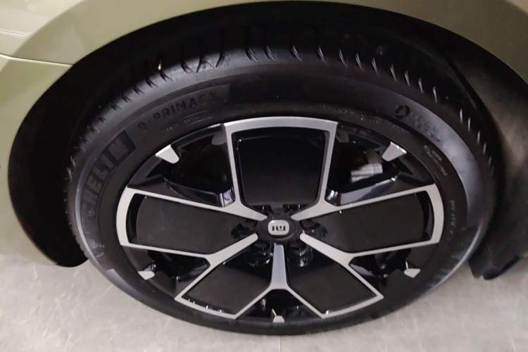 Used Xiaomi Auto SU7 2024 Rear-Drive Long-Range Intelligent Driving Version Right Rear Wheel Hub