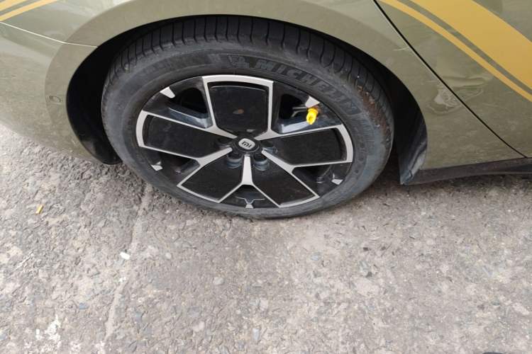 Used Xiaomi Auto SU7 2024 Rear-Drive Ultra-Long Range Advanced Pro-Level Intelligent Driving Version Right Rear Wheel Hub