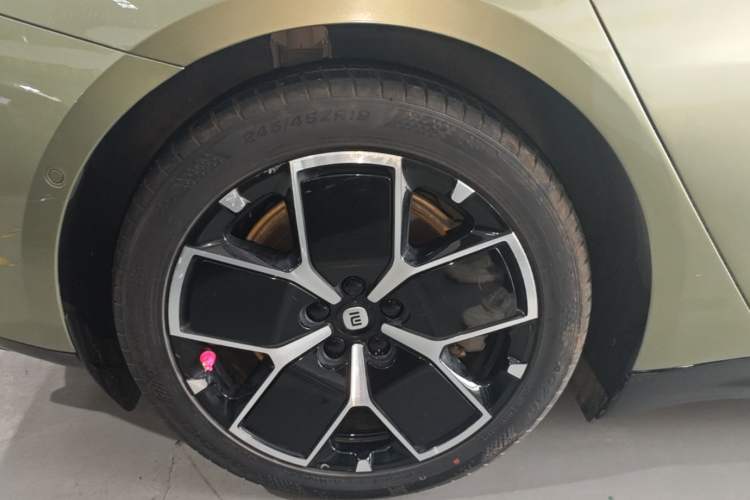 Used Xiaomi Auto SU7 2024 Rear-Drive Long-Range Intelligent Driving Version Right Rear Wheel Hub