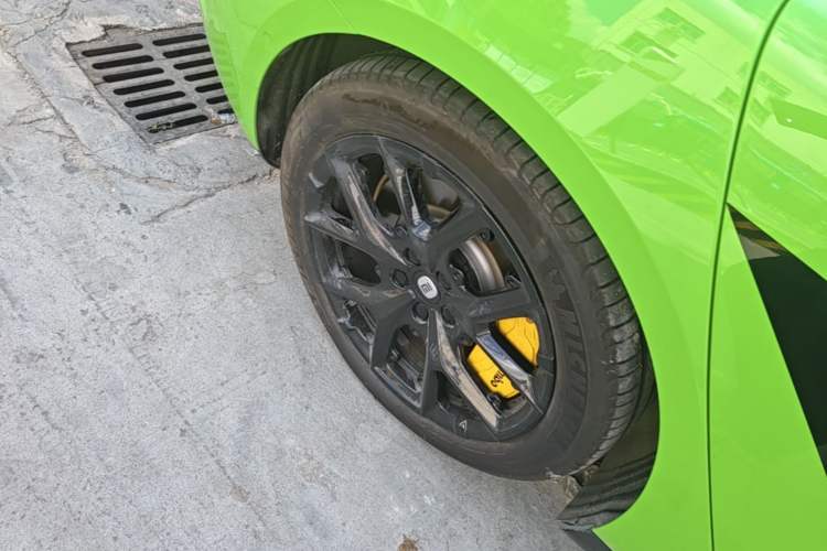 Used Xiaomi Auto SU7 2024 Rear-Drive Long-Range Intelligent Driving Version Right Rear Wheel Hub