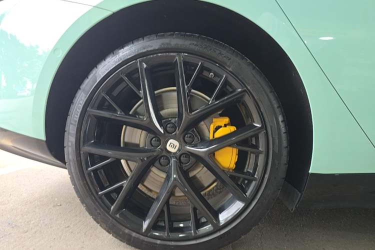 Used Xiaomi Auto SU7 2024 Four-Wheel Drive Ultra-Long Range Advanced Intelligent Driving Max Edition Right Rear Wheel Hub