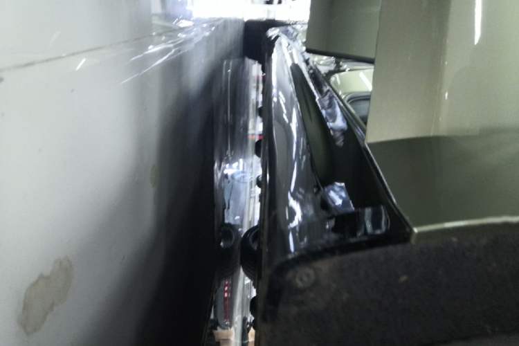 Used Xiaomi Auto SU7 2024 Rear-Drive Long-Range Intelligent Driving Version Right Side Sill