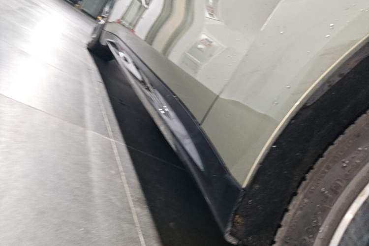 Used Xiaomi Auto SU7 2024 Four-Wheel Drive Ultra-Long Range Advanced Intelligent Driving Max Edition Right Side Sill