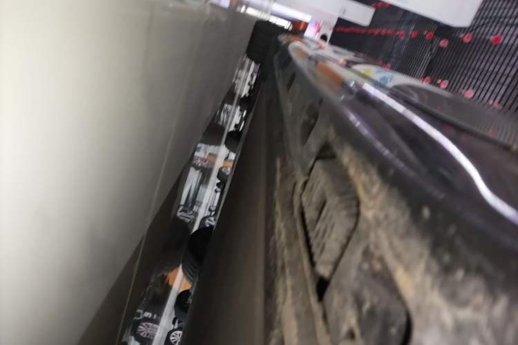 Used Xiaomi Auto SU7 2024 Rear-Drive Ultra-Long Range Advanced Pro-Level Intelligent Driving Version Right Side Sill