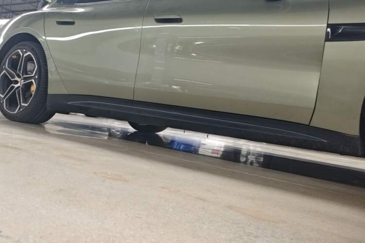 Used Xiaomi Auto SU7 2024 Rear-Drive Long-Range Intelligent Driving Version Right Side Sill