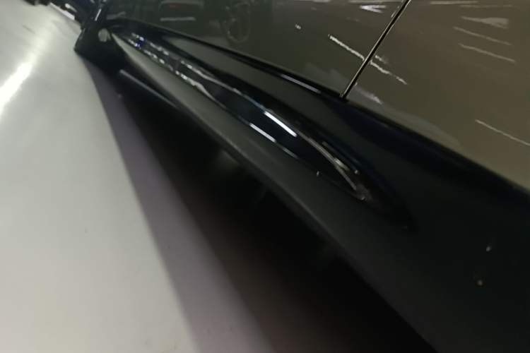 Used Xiaomi Auto SU7 2024 Four-Wheel Drive Ultra-Long Range Advanced Intelligent Driving Max Edition Right Side Sill