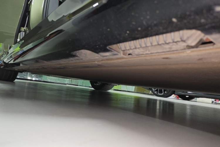 Used Xiaomi Auto SU7 2024 Four-Wheel Drive Ultra-Long Range Advanced Intelligent Driving Max Edition Right Side Sill