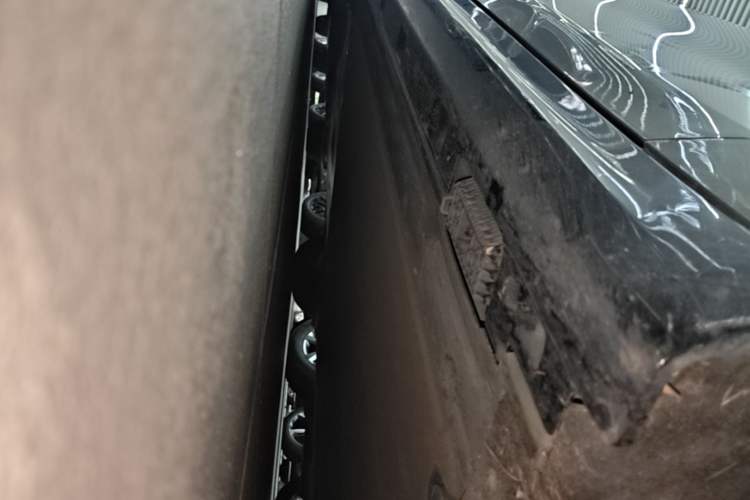 Used Xiaomi Auto SU7 2024 Rear-Drive Ultra-Long Range Advanced Pro-Level Intelligent Driving Version Right Side Sill