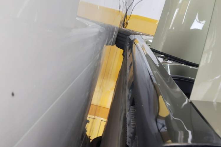 Used Xiaomi Auto SU7 2024 Rear-Drive Long-Range Intelligent Driving Version Right Side Sill