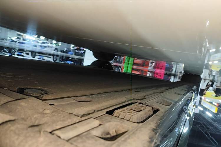 Used Xiaomi Auto SU7 2024 Four-Wheel Drive Ultra-Long Range Advanced Intelligent Driving Max Edition Right Side Sill