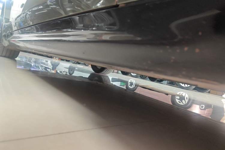 Used Xiaomi Auto SU7 2024 Rear-Drive Ultra-Long Range Advanced Pro-Level Intelligent Driving Version Right Side Sill