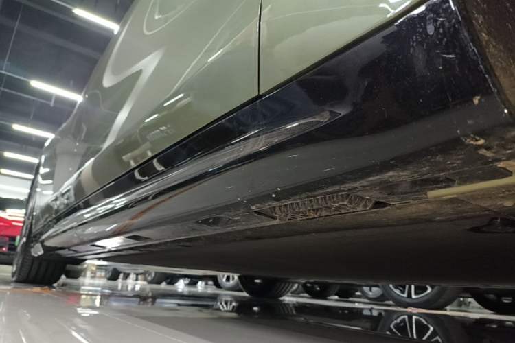 Used Xiaomi Auto SU7 2024 Rear-Drive Ultra-Long Range Advanced Pro-Level Intelligent Driving Version Right Side Sill