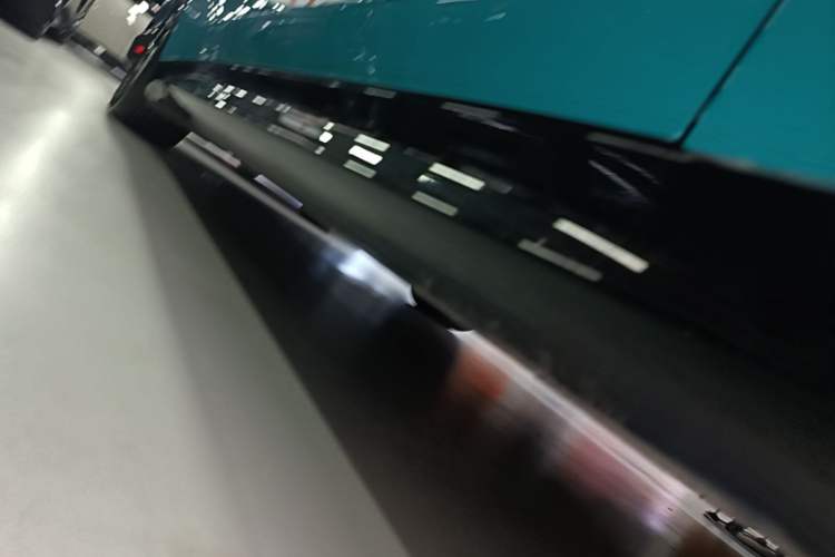 Used Xiaomi Auto SU7 2024 Rear-Drive Long-Range Intelligent Driving Version Right Side Sill