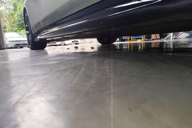 Used Xiaomi Auto SU7 2024 Four-Wheel Drive Ultra-Long Range Advanced Intelligent Driving Max Edition Right Side Sill